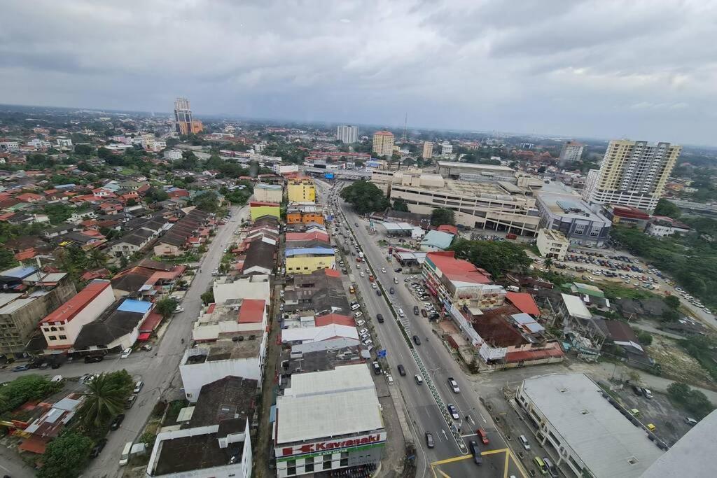 Mizrai Troika Homestay With Kota Bharu City View Bagian luar foto